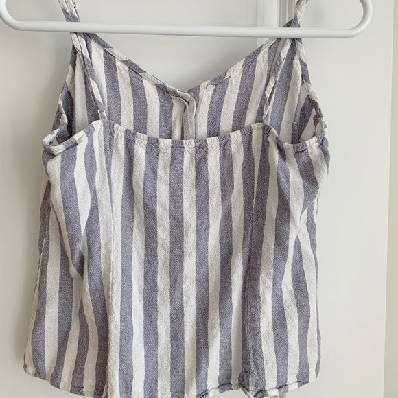 $10 for 2 SLEEVELESS TOP (Size M） - Picture 6 of 6